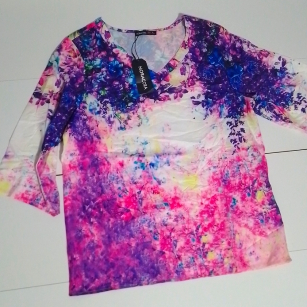 NWT noracora ultra lightweight colourful 3/4 sleeve women  top medium